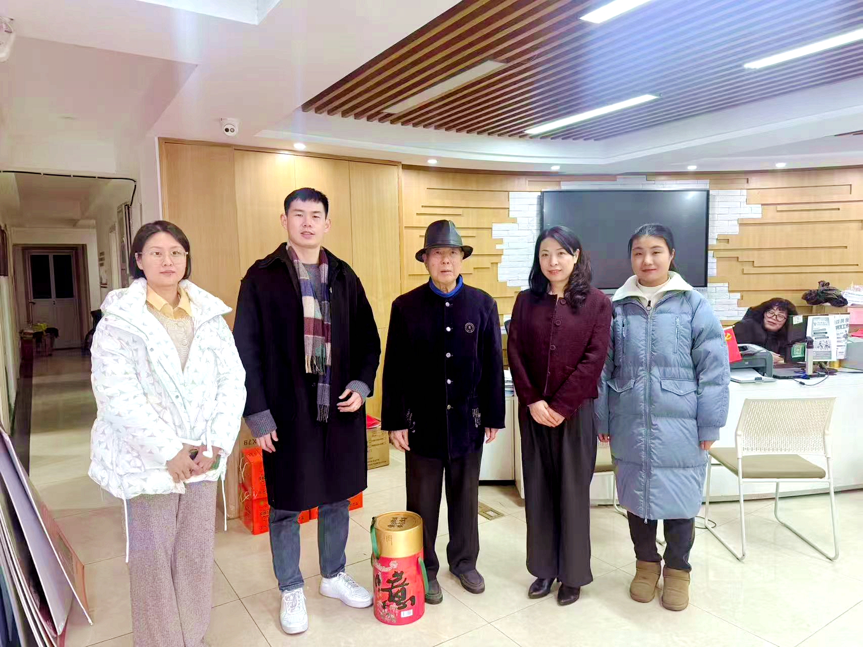 皇冠登陆（中国）有限公司官网第一党支部联合所巷社区党委开展困难党员关爱活动